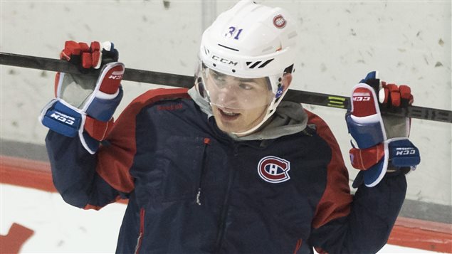 Carey Price à l'entraînement jeudi matin à Brossard. Il a patiné sans son équipement de gardien. Carey Price à l'entraînement jeudi matin à Brossard. Il a patiné sans son équipement de gardien.