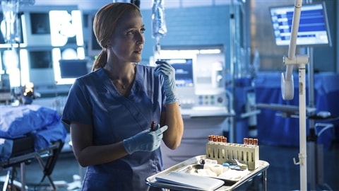 Gillian Anderson dans « The X-Files » Gillian Anderson dans « The X-Files »