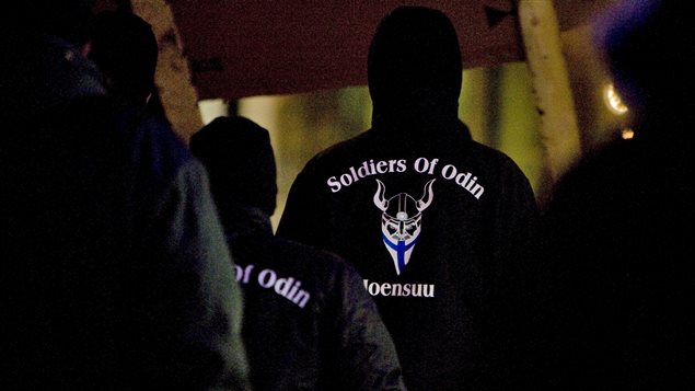 Des membres de la milice civile islamophobe Les soldats d'Odin manisfeste à Joensuu, dans l'est de la Finlande. Des membres de la milice civile islamophobe Les soldats d'Odin manisfeste à Joensuu, dans l'est de la Finlande.