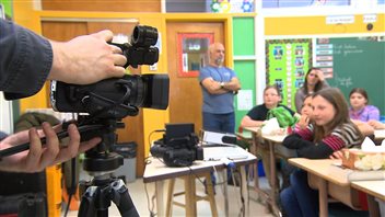 Le Festival Ciné-7 fait le tour des écoles primaires de Sept-Îles pour enseigner les rudiments de la vidéo. Le Festival Ciné-7 fait le tour des écoles primaires de Sept-Îles pour enseigner les rudiments de la vidéo.