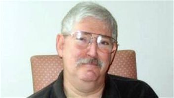 Robert Levinson, un ancien agent du FBI, travaillait pour la CIA dans le cadre d'un contrat avec l'agence de renseignement. Il a disparu en Iran en 2007. Robert Levinson, un ancien agent du FBI, travaillait pour la CIA dans le cadre d'un contrat avec l'agence de renseignement. Il a disparu en Iran en 2007.
