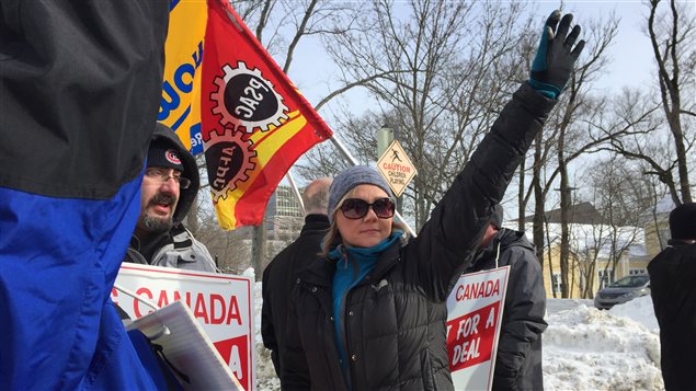Des travailleurs du Chronicle Herald en grève Des travailleurs du Chronicle Herald en grève