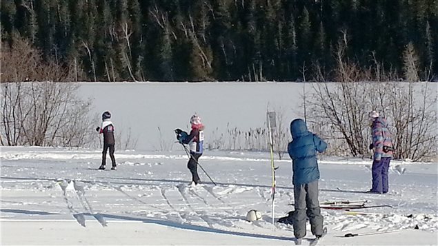 De jeunes fondeurs à l'entraînement De jeunes fondeurs à l'entraînement