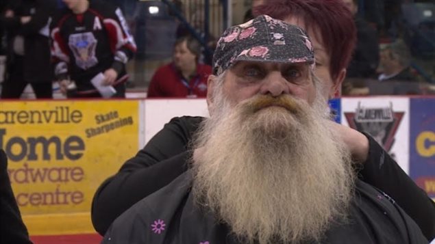 Un Terreneuvien rase sa barbe de 40 ans pour une bonne cause Un Terreneuvien rase sa barbe de 40 ans pour une bonne cause