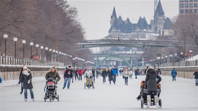 Le canal Rideau est ouvert aux patineurs. Le canal Rideau est ouvert aux patineurs.