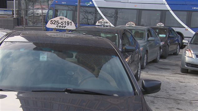 Les chauffeurs de taxis de Québec veulent exercer des moyens de pression d'ici la fin de semaine. Les chauffeurs de taxis de Québec veulent exercer des moyens de pression d'ici la fin de semaine.