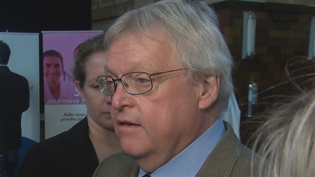 Le ministre Gaétan Barrette répète que les infirmières praticiennes doivent être intégrées aux GMF. Le ministre Gaétan Barrette répète que les infirmières praticiennes doivent être intégrées aux GMF.