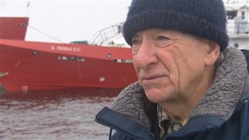 Harvey Adams, capitaine de la Garde côtière à la retraite. Harvey Adams, capitaine de la Garde côtière à la retraite.