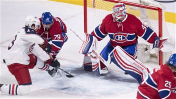 Scott Hartnell a déjoué Ben Scrivens en première période. Scott Hartnell a déjoué Ben Scrivens en première période.