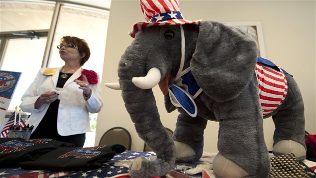 Un éléphant républicain en peluche