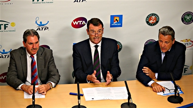 David Haggerty, président de l'ITF, Philip Brook, président de Wimbledon et Chris Kermode, président de l'ATP David Haggerty, président de l'ITF, Philip Brook, président de Wimbledon et Chris Kermode, président de l'ATP