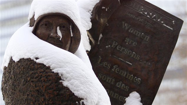 Statue de Nellie McClung, les femmes sont des personnes Statue de Nellie McClung, les femmes sont des personnes