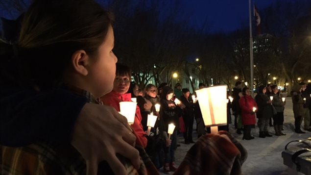 Une levée aux chandelles a eu lieu à Saskatoon mercredi à la mémoire des victimes de la fusillade à La Loche. Une levée aux chandelles a eu lieu à Saskatoon mercredi à la mémoire des victimes de la fusillade à La Loche.