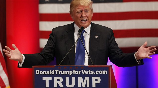 Donald Trump, lors de son événement pour les anciens combattants, en marge du débat républicain en Iowa, le 28 janvier 2016 Donald Trump, lors de son événement pour les anciens combattants, en marge du débat républicain en Iowa, le 28 janvier 2016
