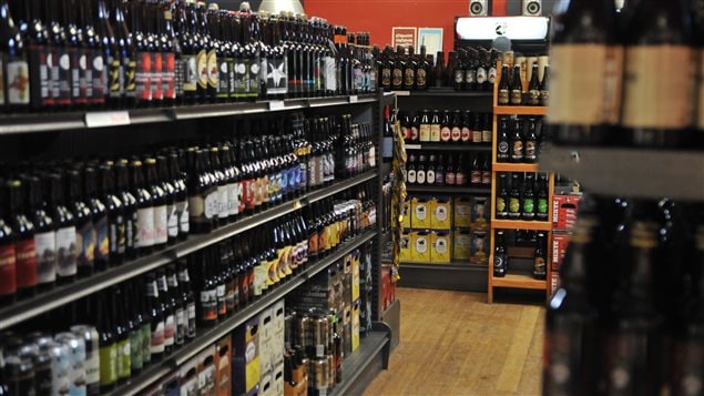 Le dépanneur Peluso, sur la rue Rachel à Montréal, met en vente 400 sortes de bière différentes. Le dépanneur Peluso, sur la rue Rachel à Montréal, met en vente 400 sortes de bière différentes.