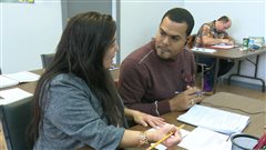 Immigrant d'origine dominicaine qui participe à un cours de francisation à Gaspé. Immigrant d'origine dominicaine qui participe à un cours de francisation à Gaspé.