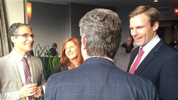 On voit certains des invités de cette réception sur des photos publiées dans la page Facebook du premier ministre Gallant. On voit certains des invités de cette réception sur des photos publiées dans la page Facebook du premier ministre Gallant.