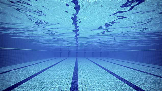 Photo sous-marine d'une piscine. Photo sous-marine d'une piscine.