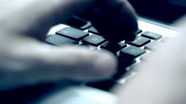 Des gouvernements et des entreprises espionnent les citoyens sur l’Internet Des gouvernements et des entreprises espionnent les citoyens sur l’Internet