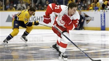 Dylan Larkin a entre autres battu Roman Josi des Predators de Nashville au concours du patineur le plus rapide. Dylan Larkin a entre autres battu Roman Josi des Predators de Nashville au concours du patineur le plus rapide.