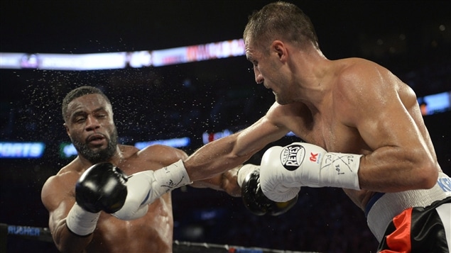 Jean Pascal (gauche) Sergey Kovalev (droite) Jean Pascal (gauche) Sergey Kovalev (droite)