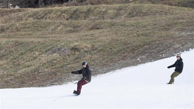 Des planchistes au mont Rigaud fin décembre 2015 Des planchistes au mont Rigaud fin décembre 2015