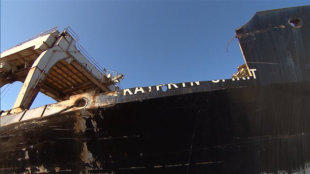 Le « Kathryn Spirit » est immobilisé sur le lac Saint-Louis depuis maintenant quatre ans. Le « Kathryn Spirit » est immobilisé sur le lac Saint-Louis depuis maintenant quatre ans.