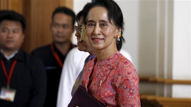 Aung San Suu Kyi a son entrée au Parlement birman Aung San Suu Kyi a son entrée au Parlement birman