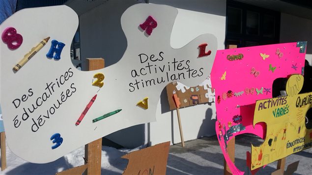 Les CPE protestent contre les compressions dans le réseau de la petite enfance. Les CPE protestent contre les compressions dans le réseau de la petite enfance.