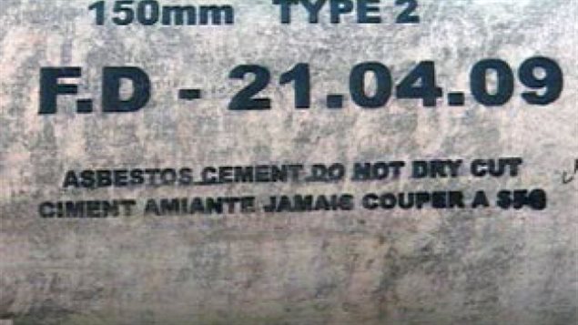 L'amiante est encore utilisée dans les nouvelles constructions du gouvernement fédéral. L'amiante est encore utilisée dans les nouvelles constructions du gouvernement fédéral.