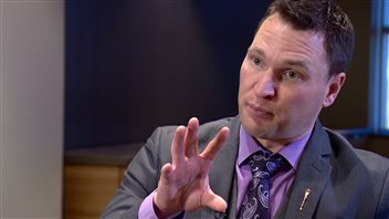 Le ministre albertain du Développement économique et du Commerce Deron Bilous. Le ministre albertain du Développement économique et du Commerce Deron Bilous.