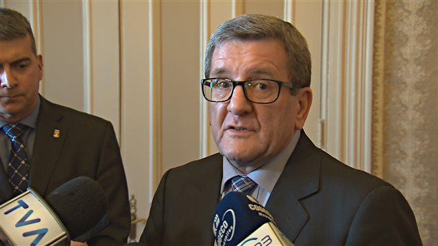 Le maire Labeaume affirme que Stoneham et Lac-Delage n'ont pas les moyens de payer. Le maire Labeaume affirme que Stoneham et Lac-Delage n'ont pas les moyens de payer.