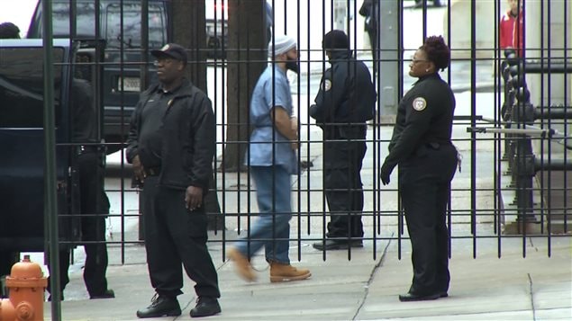 Adnan Syed, condamné à la prison à vie pour le meurtre de son ex-petite amie en 1999, a comparu dans un tribunal de Baltimore, le 3 février 2016 Adnan Syed, condamné à la prison à vie pour le meurtre de son ex-petite amie en 1999, a comparu dans un tribunal de Baltimore, le 3 février 2016