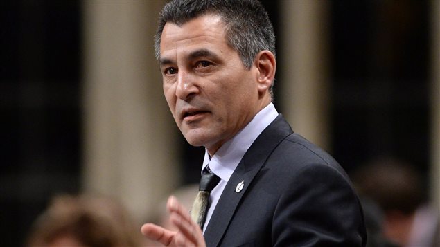 Le ministre de Pêches et Océans et de la Garde côtière canadienne, Hunter Tootoo, à la Chambre des communes, le 29 janvier Le ministre de Pêches et Océans et de la Garde côtière canadienne, Hunter Tootoo, à la Chambre des communes, le 29 janvier