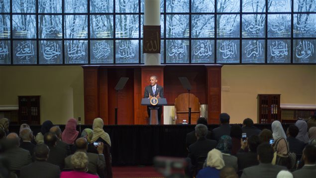 Barack Obama prononce un discours lors de sa visite dans une mosquée de la banlieue Baltimore, le 3 février. Barack Obama prononce un discours lors de sa visite dans une mosquée de la banlieue Baltimore, le 3 février.
