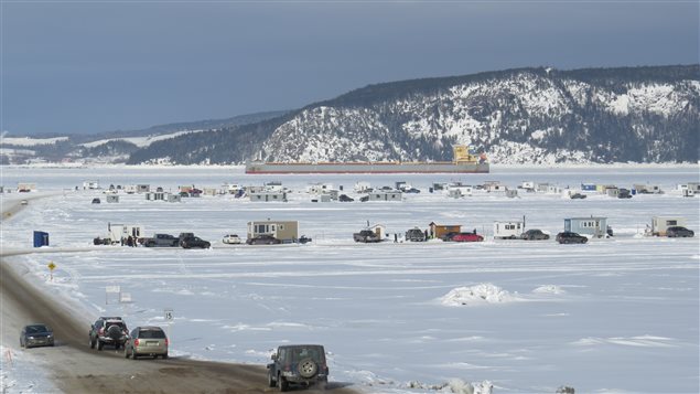Le village de glace secteur Grande Baie, sur la baie des Ha! Ha! Le village de glace secteur Grande Baie, sur la baie des Ha! Ha!