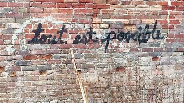 L'un des graffitis « tout est possible », à Toronto L'un des graffitis « tout est possible », à Toronto