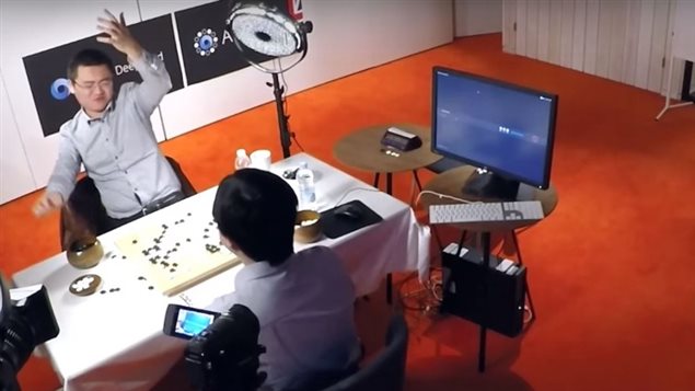 Le logiciel AlphaGo de Google a battu un champion du jeu de go en apprenant par lui-même sa stratégie gagnante. Le logiciel AlphaGo de Google a battu un champion du jeu de go en apprenant par lui-même sa stratégie gagnante.