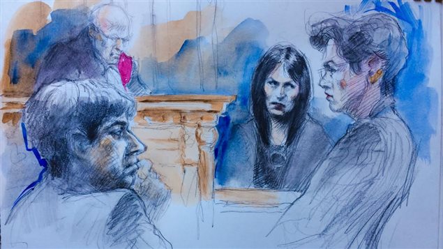 L'avocate de Jian Ghomeshi, Marie Henein, contre-interroge Lucy DeCoutere, qui allègue que l'ex-animateur de CBC l'a violentée. L'avocate de Jian Ghomeshi, Marie Henein, contre-interroge Lucy DeCoutere, qui allègue que l'ex-animateur de CBC l'a violentée.