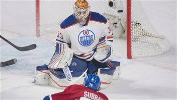 Cam Talbot est déjoué par P.K. Subban en deuxième période. Cam Talbot est déjoué par P.K. Subban en deuxième période.
