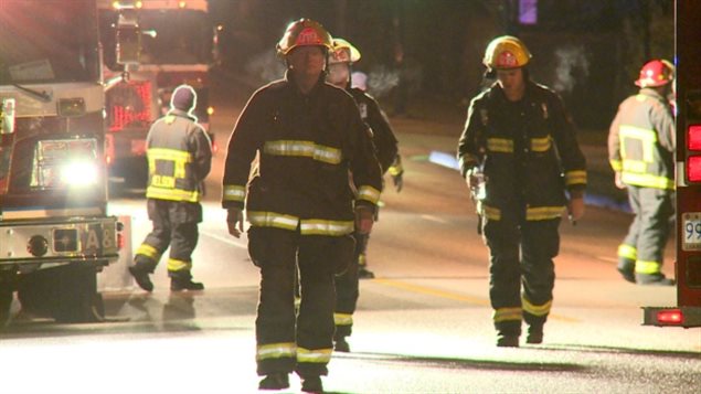 Les pompiers de Vancouver sur les lieux de l'incendie à la rue Arbutus. Les pompiers de Vancouver sur les lieux de l'incendie à la rue Arbutus.