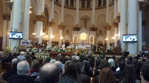 L'église Saint-Sacrement était pleine à craquer pour les funérailles de la famille Carrier L'église Saint-Sacrement était pleine à craquer pour les funérailles de la famille Carrier