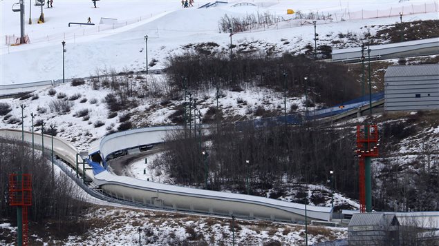 L'intersection entre les descentes de luge et de bobsleigh au Parc olympique de Calgary. L'intersection entre les descentes de luge et de bobsleigh au Parc olympique de Calgary.