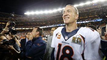 Peyton Manning et les Broncos remportent le 50e Super Bowl Peyton Manning et les Broncos remportent le 50e Super Bowl