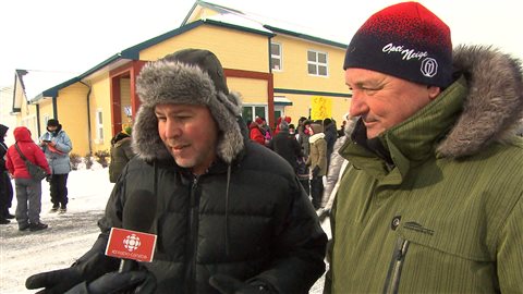 Pascal Bérubé, député de Matane-Matapédia et le maire de Matane, Jérôme Landry, à la manifestation des CPE contre les compressions du gouvernement Couillard. Pascal Bérubé, député de Matane-Matapédia et le maire de Matane, Jérôme Landry, à la manifestation des CPE contre les compressions du gouvernement Couillard.