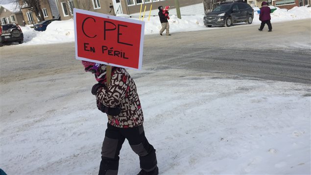 Manifestation contre les compressions dans les CPE, 7 février 2016 à Rouyn-Noranda Manifestation contre les compressions dans les CPE, 7 février 2016 à Rouyn-Noranda