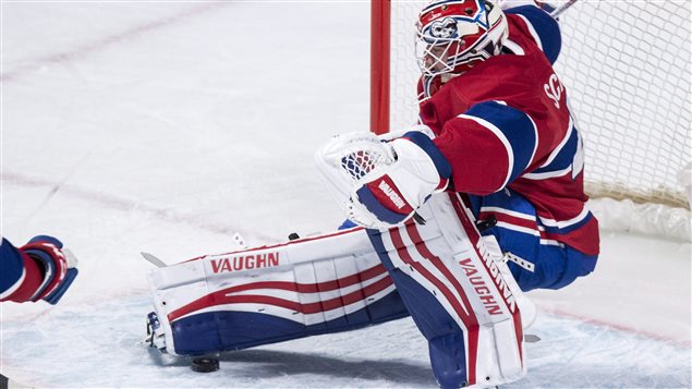 Ben Scrivens perd pied en première période. Ben Scrivens perd pied en première période.