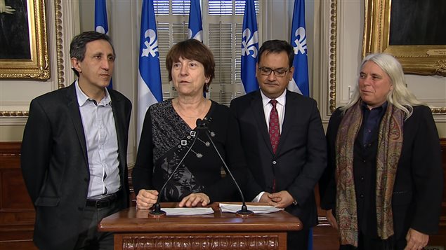Les co-porte-parole de QS, Amir Khadir et Françoise David, le président du parti, André Fontecilla et la députée Manon Massé, la veille de la rentrée parlementaire de janvier 2016. Les co-porte-parole de QS, Amir Khadir et Françoise David, le président du parti, André Fontecilla et la députée Manon Massé, la veille de la rentrée parlementaire de janvier 2016.