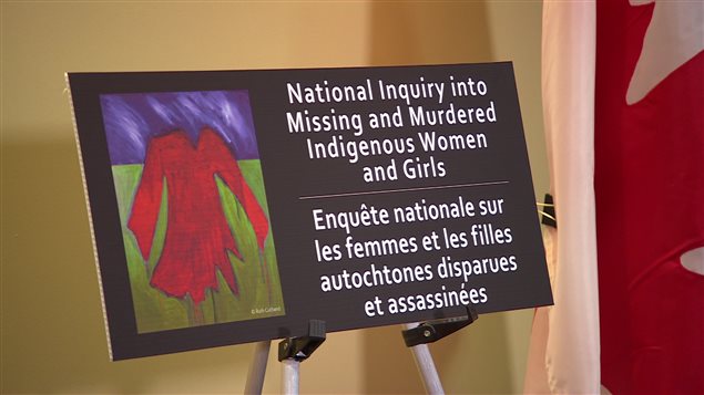 Le gouvernement fédéral mène une série de consultations avant de lancer une enquête nationale sur les femmes et les filles autochtones disparues et assassinées. Le gouvernement fédéral mène une série de consultations avant de lancer une enquête nationale sur les femmes et les filles autochtones disparues et assassinées.