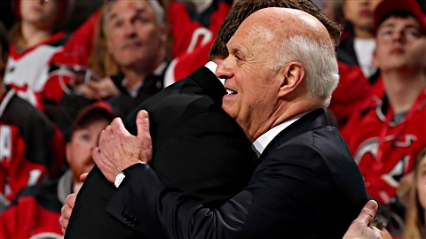 Martin Brodeur (caché) et Lou Lamoriello Martin Brodeur (caché) et Lou Lamoriello